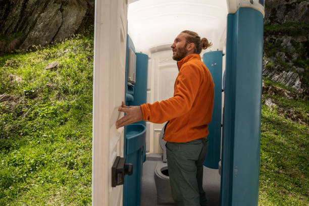 Porta potty delivery and setup in New Paris, OH